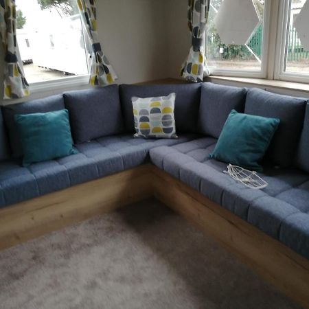 69R Seawick 2 Bedroom Caravan . New For 2022 Saint Osyth Экстерьер фото