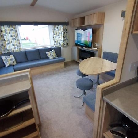 69R Seawick 2 Bedroom Caravan . New For 2022 Saint Osyth Экстерьер фото