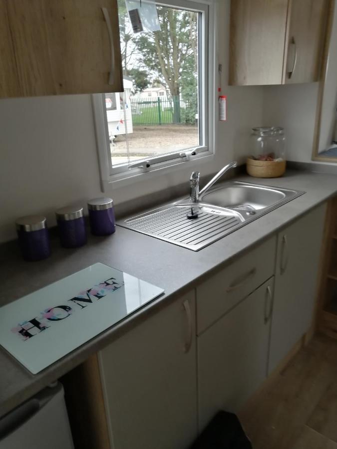 69R Seawick 2 Bedroom Caravan . New For 2022 Saint Osyth Экстерьер фото