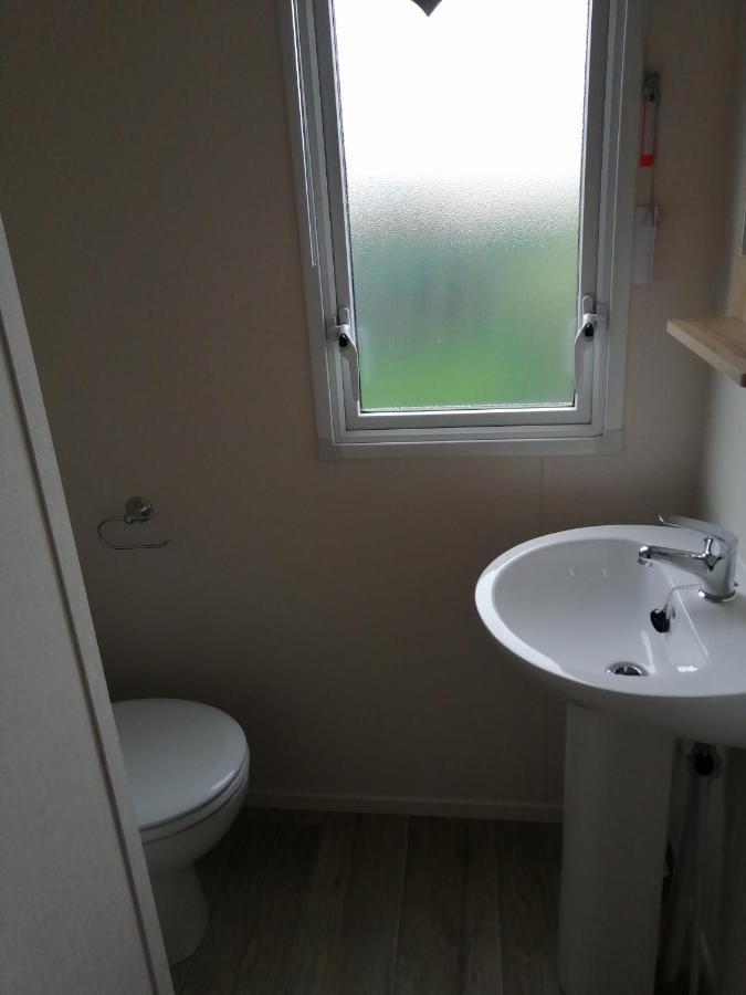 69R Seawick 2 Bedroom Caravan . New For 2022 Saint Osyth Экстерьер фото