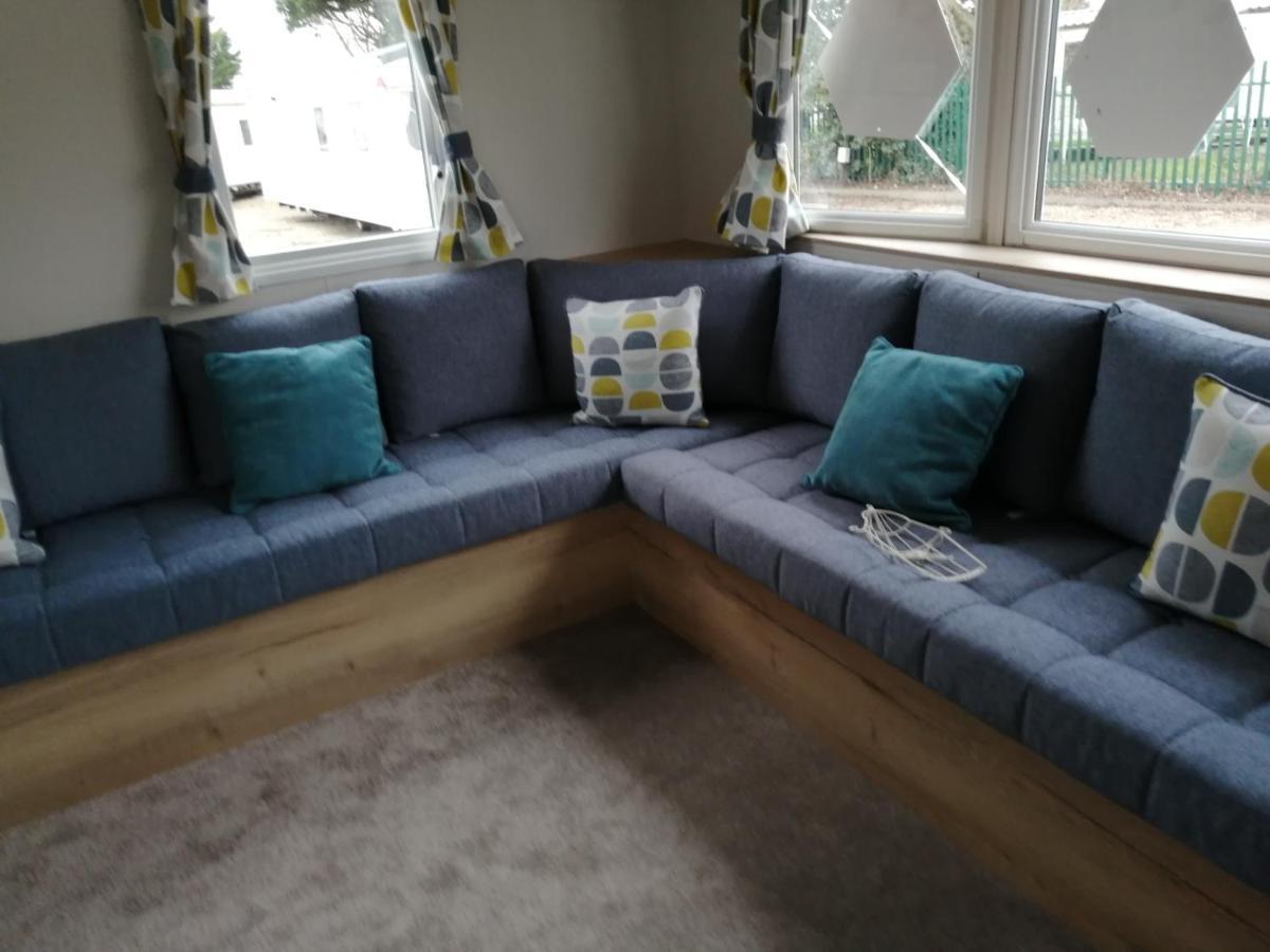 69R Seawick 2 Bedroom Caravan . New For 2022 Saint Osyth Экстерьер фото