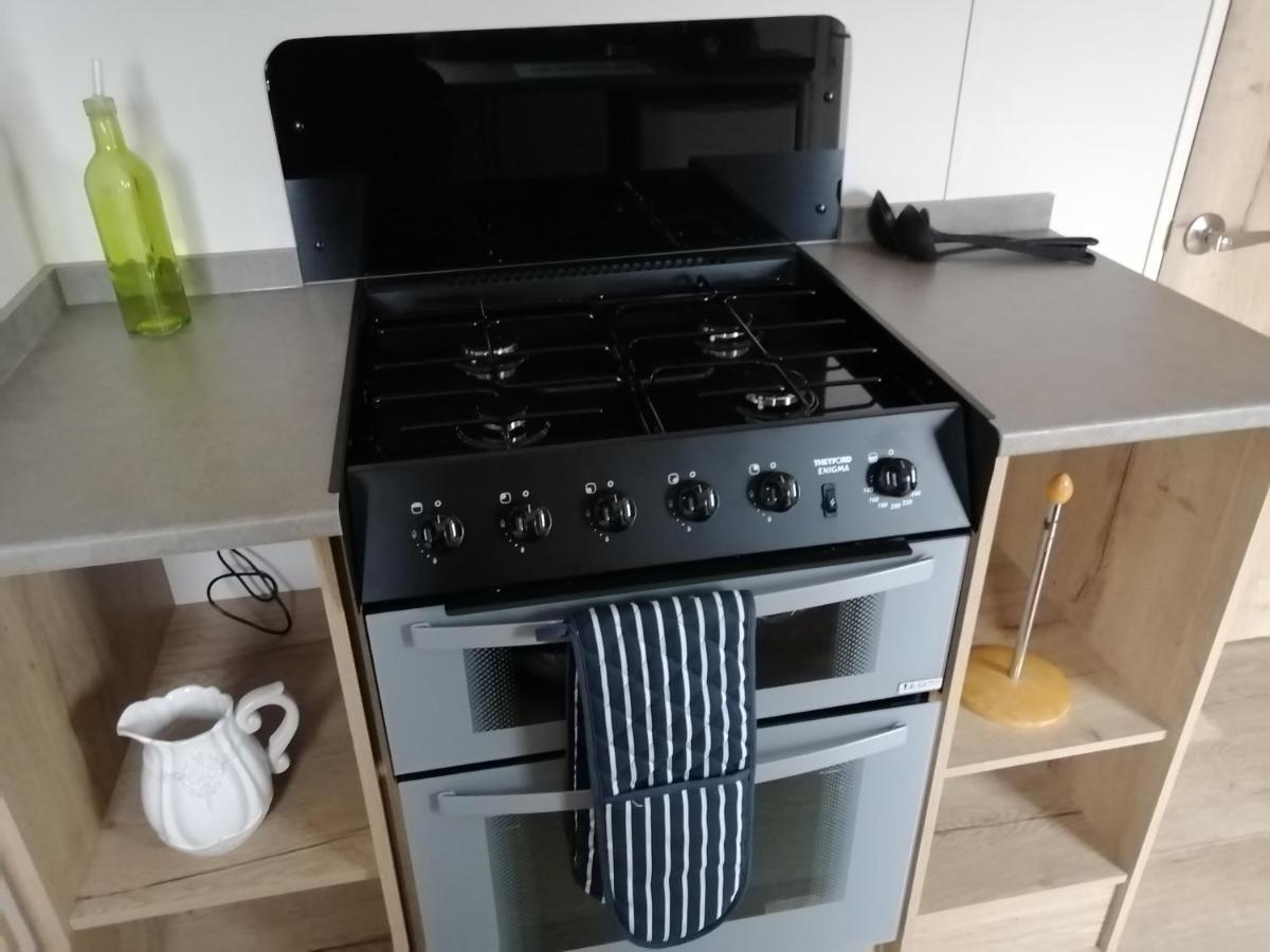 69R Seawick 2 Bedroom Caravan . New For 2022 Saint Osyth Экстерьер фото