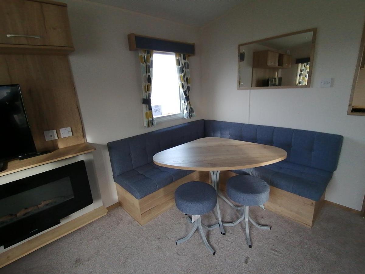 69R Seawick 2 Bedroom Caravan . New For 2022 Saint Osyth Экстерьер фото