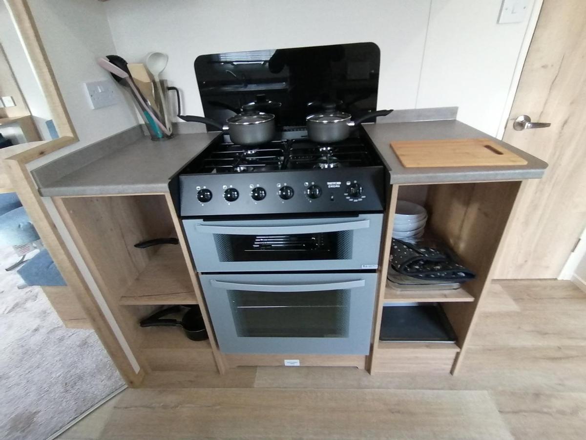 69R Seawick 2 Bedroom Caravan . New For 2022 Saint Osyth Экстерьер фото