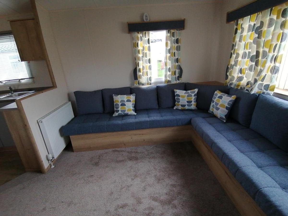 69R Seawick 2 Bedroom Caravan . New For 2022 Saint Osyth Экстерьер фото