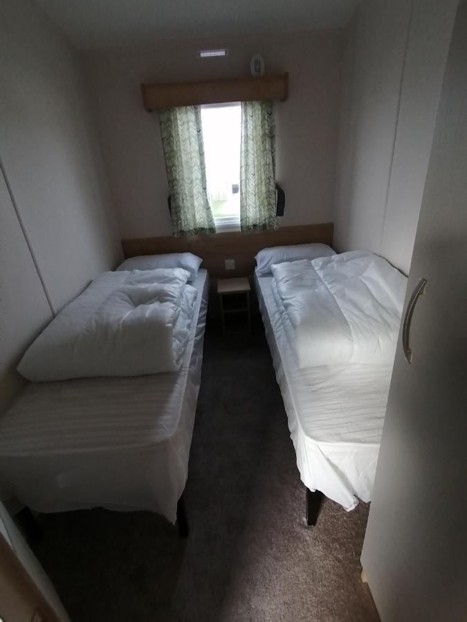 69R Seawick 2 Bedroom Caravan . New For 2022 Saint Osyth Экстерьер фото