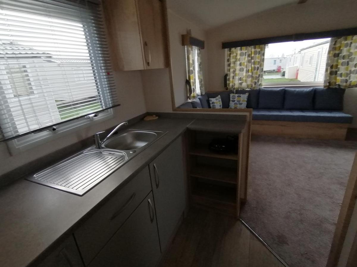 69R Seawick 2 Bedroom Caravan . New For 2022 Saint Osyth Экстерьер фото