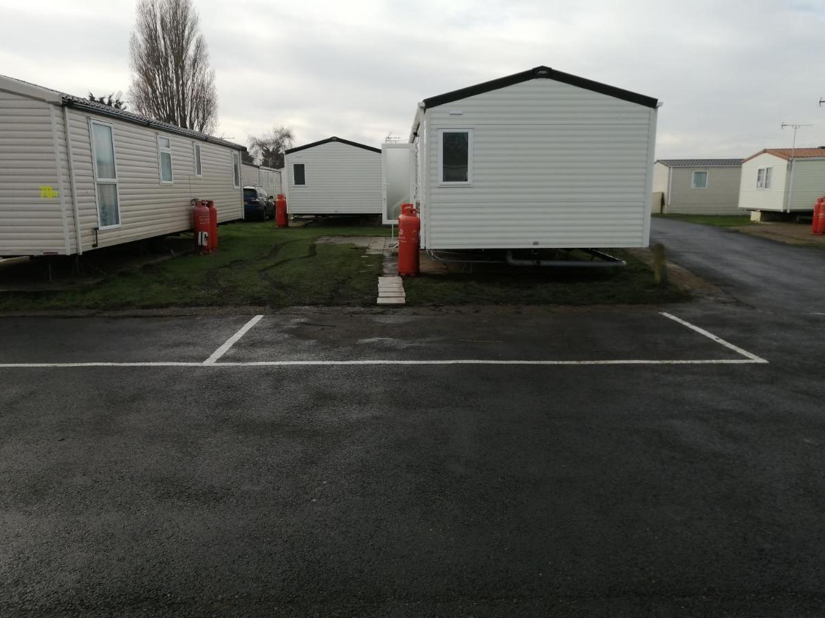 69R Seawick 2 Bedroom Caravan . New For 2022 Saint Osyth Экстерьер фото