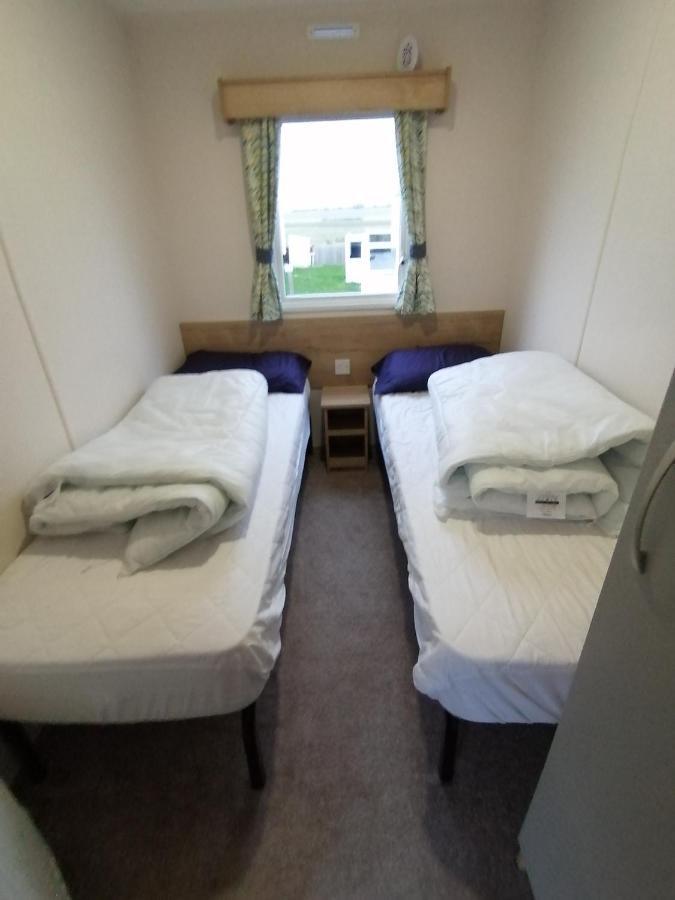69R Seawick 2 Bedroom Caravan . New For 2022 Saint Osyth Экстерьер фото