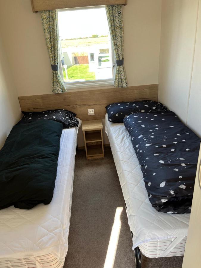 69R Seawick 2 Bedroom Caravan . New For 2022 Saint Osyth Экстерьер фото